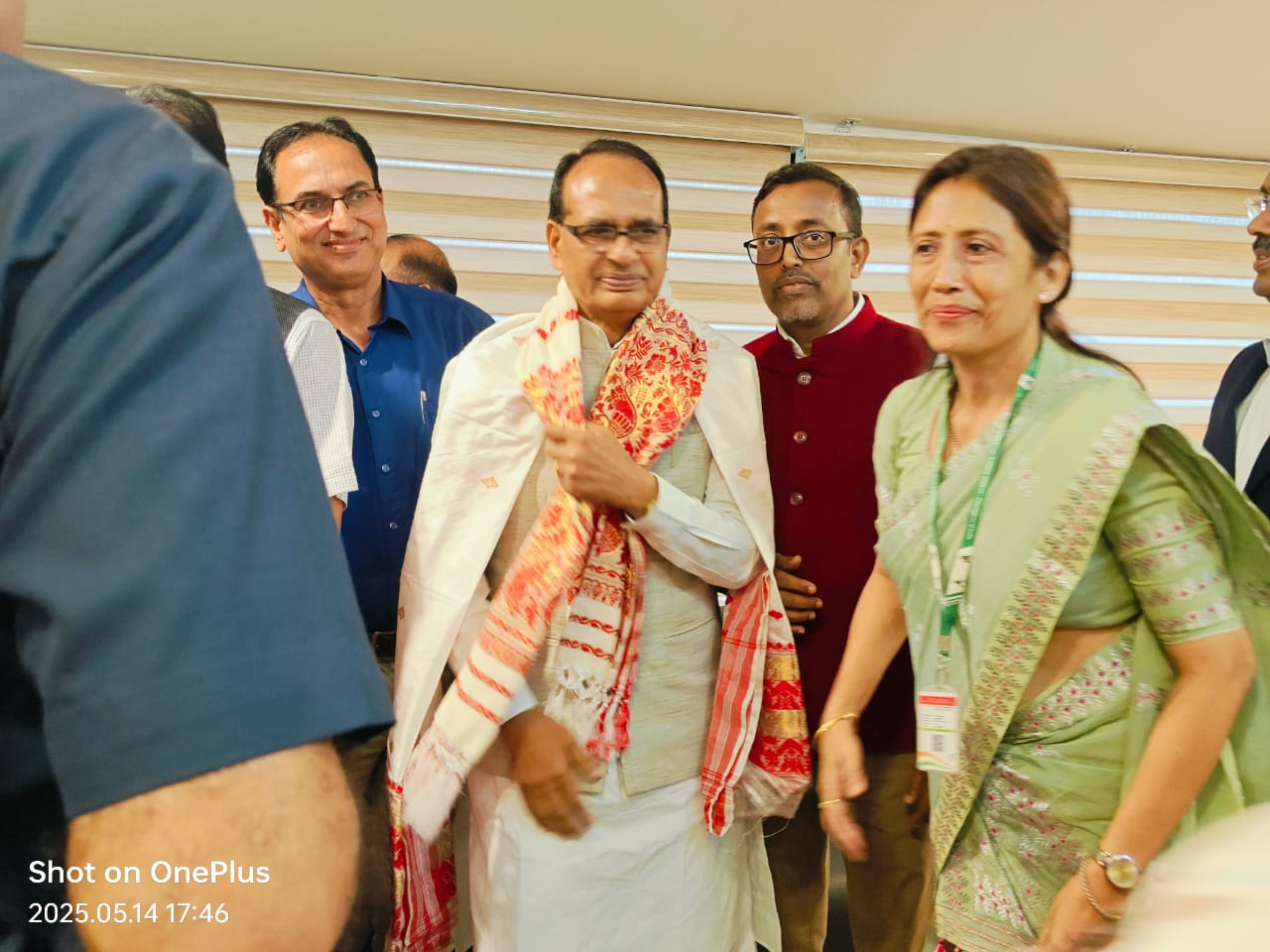 The Hon’ble Union Minister of Agriculture and Farmers Welfare, Shri Shivraj Singh Chouhan, was welcomed by the Dean of the College of Agriculture, Kyrdemkulai, Meghalaya, at Guwahati Airport on May 14, 2024.