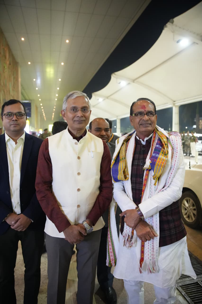 The Dean, CoF, Lebucherra, Prof. A.B. Patel met the Hon’ble Union Minister of Agriculture & Farmers’ Welfare and Rural Development, Shri Shivraj Singh Chouhan, and Madam Minister, Smt. Sadhna Singh Ji