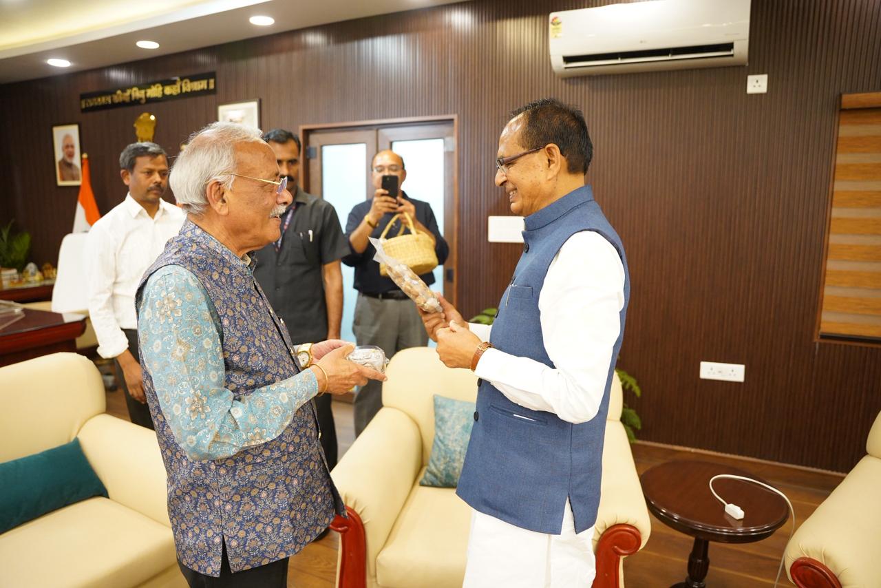 Hon’ble Vice-Chancellor, CAU Imphal had a meeting with Hon’ble Union Minister of Agriculture, Shri Shivraj Singh Chauhan ji.